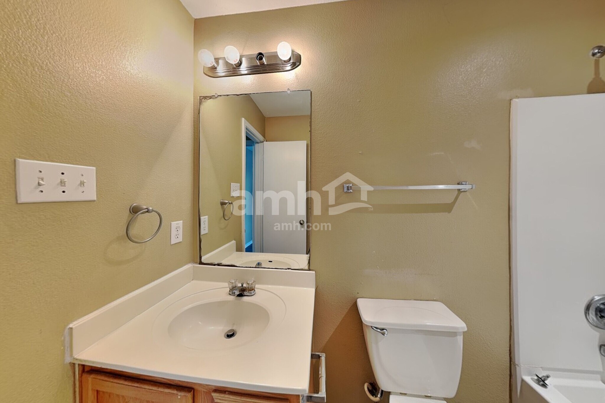 Building Photo - 5337 Mathra Dr