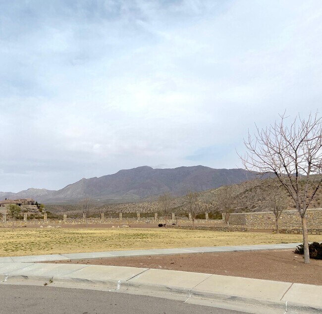 Building Photo - 1470 Senda Del Sol Ln