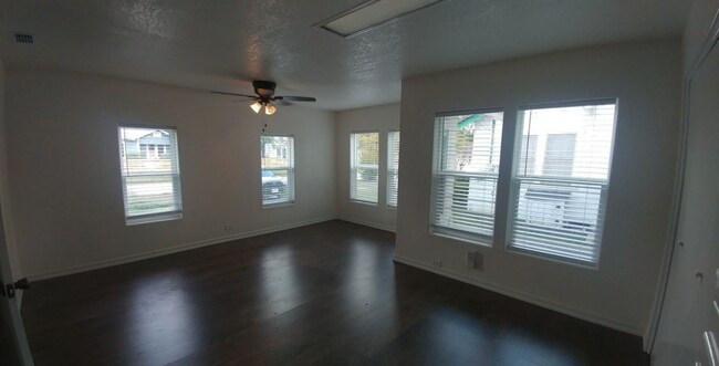 Building Photo - 134 Ward Ave