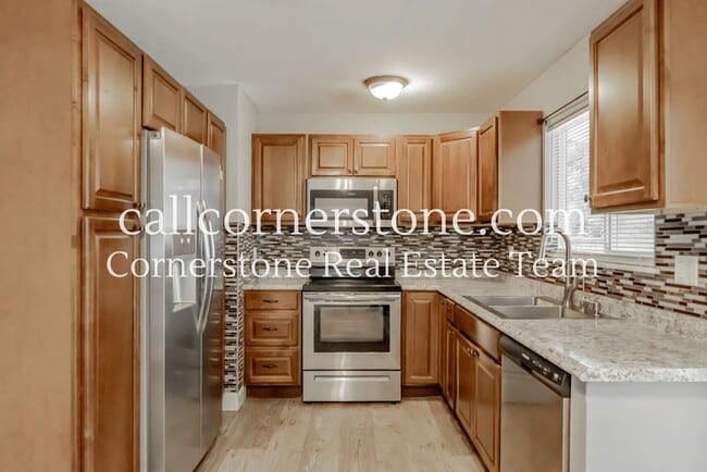 Building Photo - 2525 Nadine Dr
