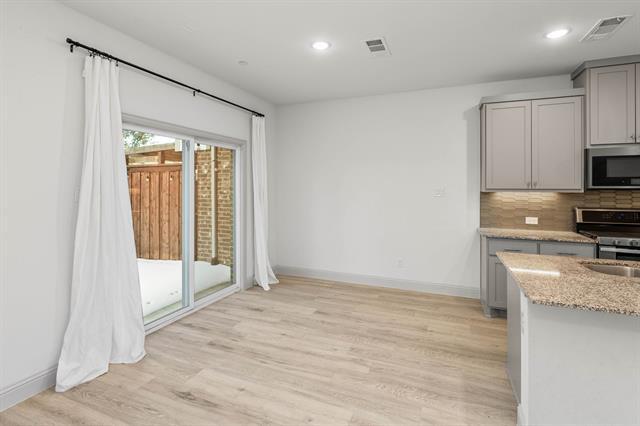 Building Photo - 988 Emil Pl