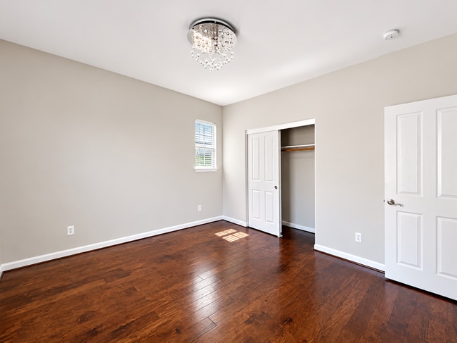 Building Photo - 2103 Maidenhair Way