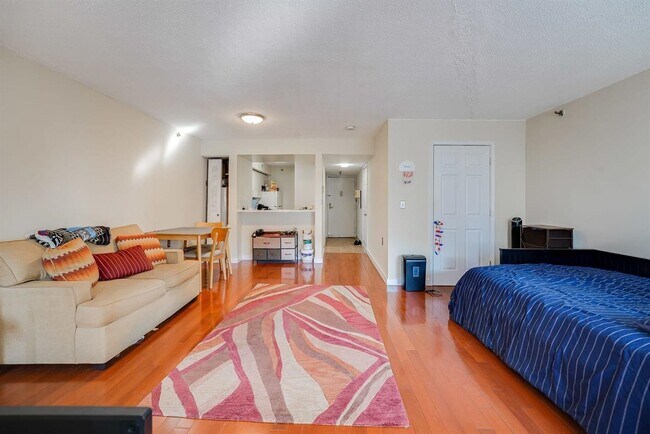 Building Photo - 551 Observer Hwy