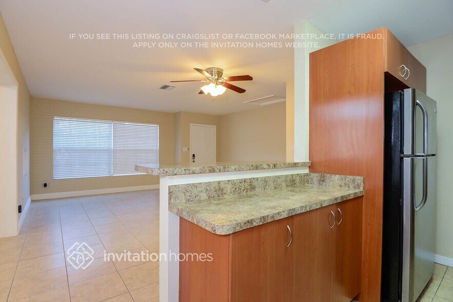 Building Photo - 3701 Schwalbe Dr