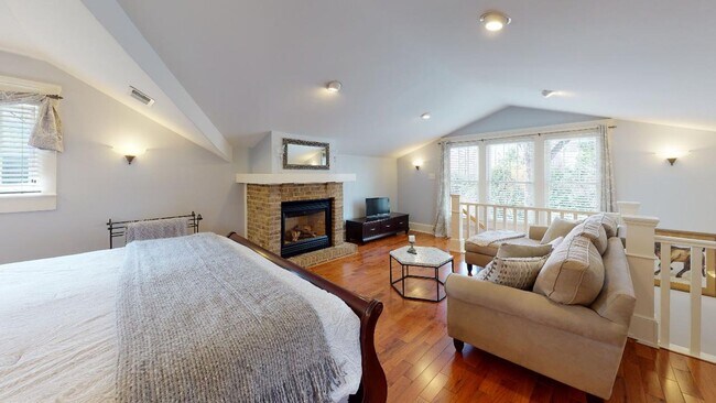 Building Photo - Fully furnished Dilworth Bungalow Home