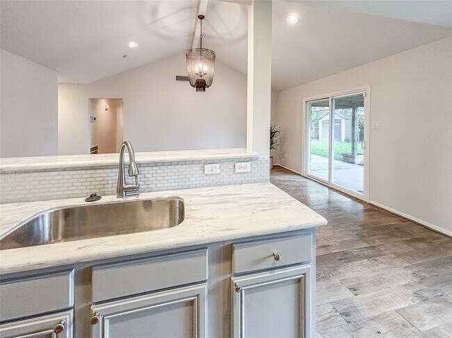 Building Photo - 3123 Lazy Spring Dr