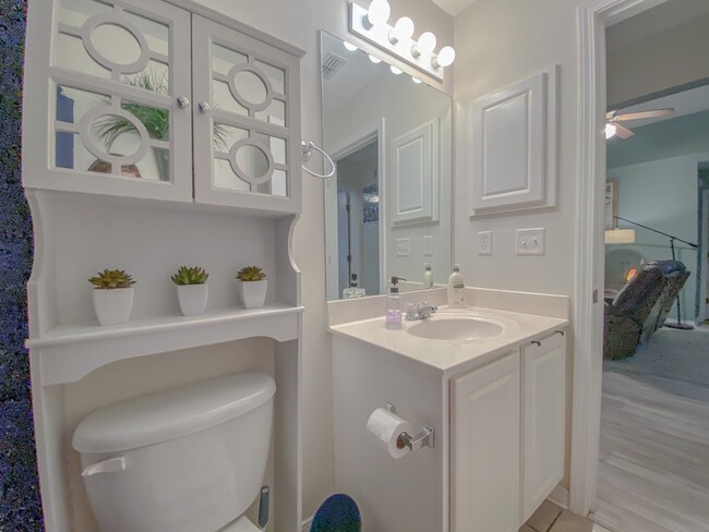 Building Photo - 115 Secret Harbor Dr