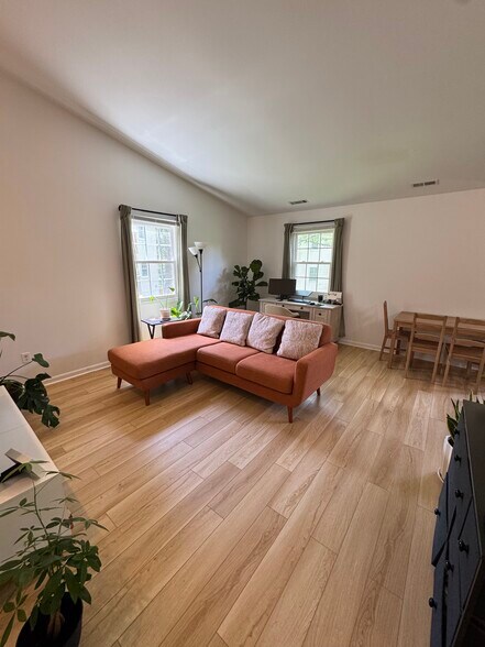 Building Photo - 602 Maplewood Ave