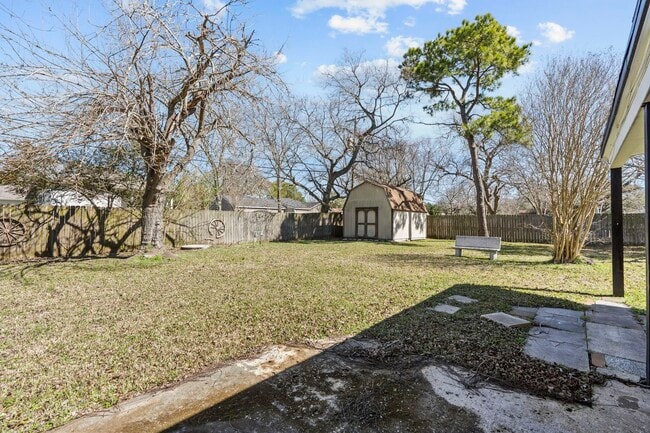 Building Photo - 1132 18th Ave N