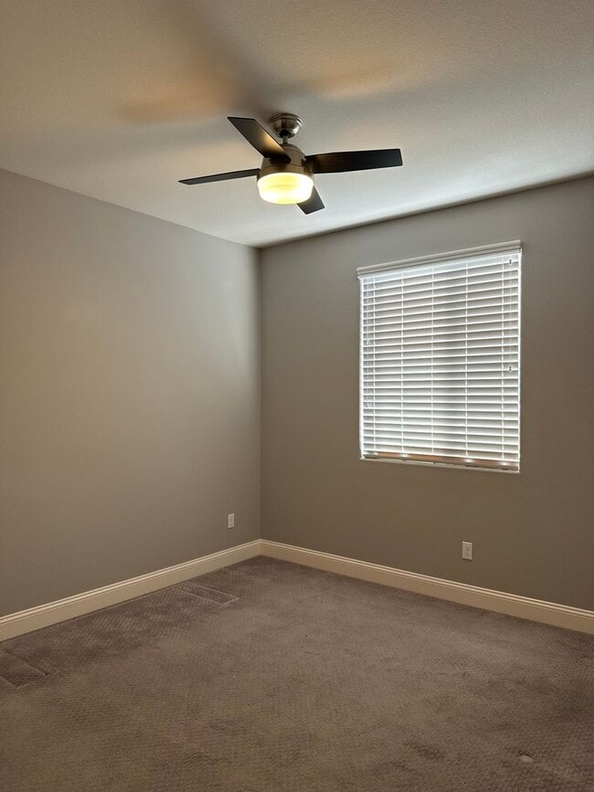 Building Photo - 4 Bed 3 Bath $75k in Upgrades!!!!