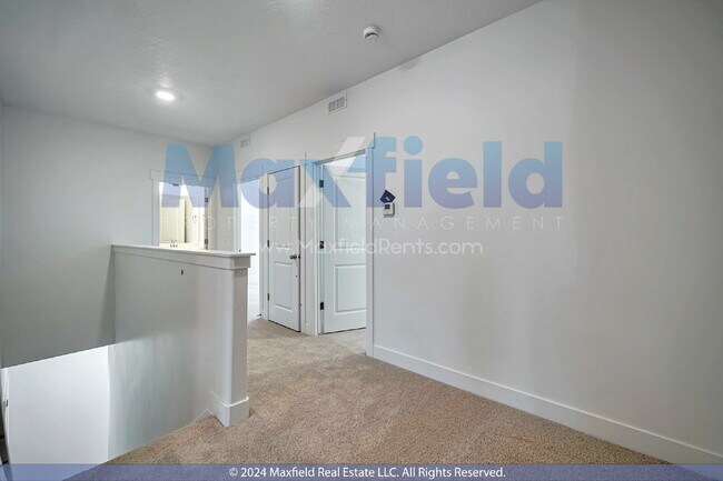 Building Photo - Beautiful Interior Townhouse - 3BD 3BA 2GA