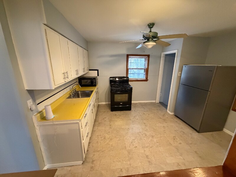 Building Photo - 144 Flora Dr