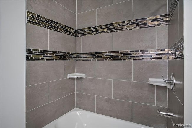 Building Photo - 671 Clairmount Ave