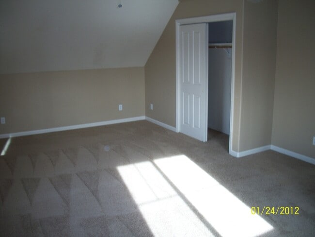 Building Photo - 611 N 15th Ave