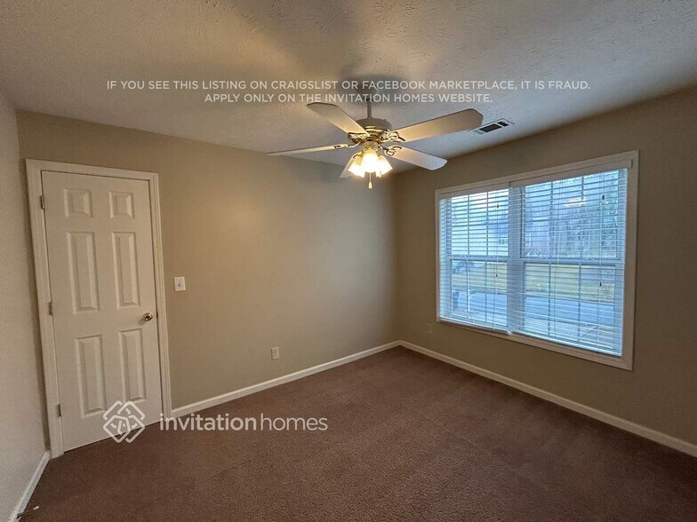 Building Photo - 1042 Simon Park Cir