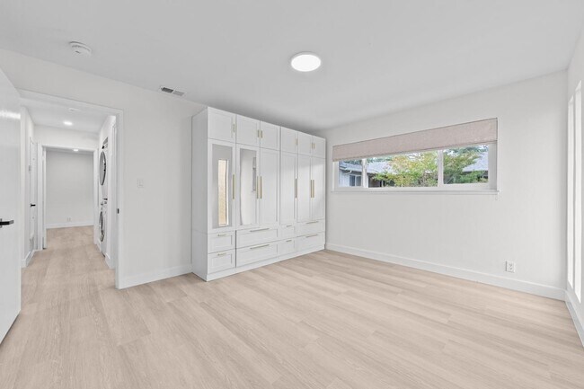 Building Photo - 22434 Salem Ave