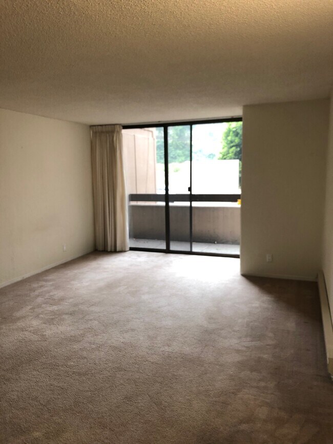 Building Photo - 2055 Sacramento St