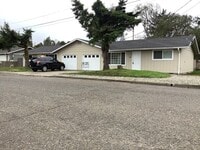 Building Photo - 2081