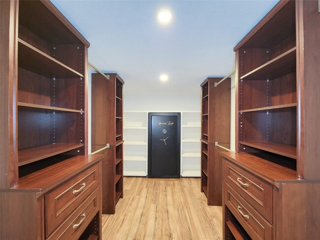 Building Photo - 12611 Dermott Dr