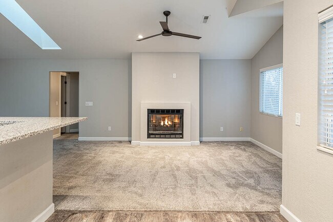 great room - 746 Hilltop Ln