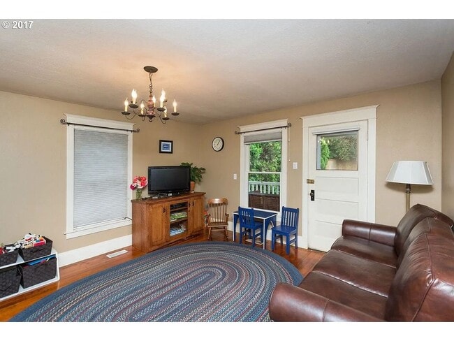 Building Photo - Beautiful 1898 Country Home