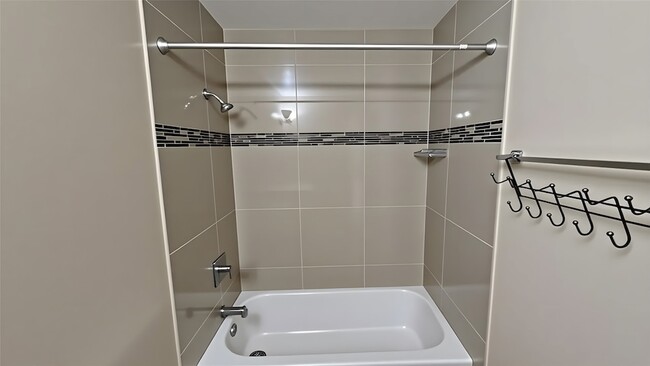 Building Photo - 7400 Bellerive Dr