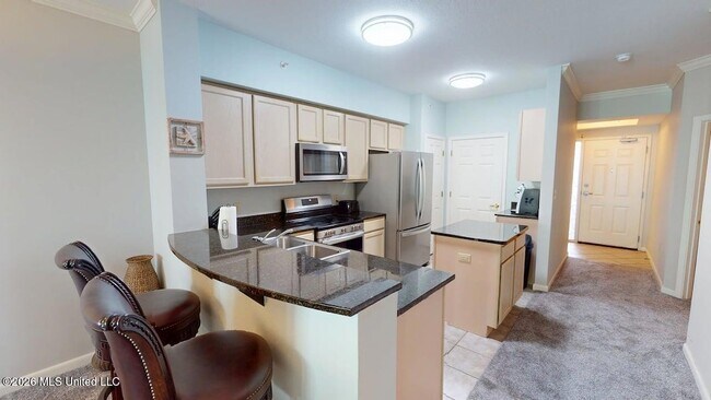 Building Photo - 2230 Beach Dr