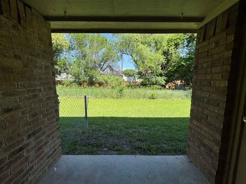 Building Photo - 1210 Monroe Loop