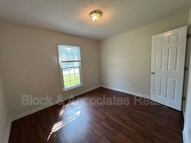 Building Photo - 6088 Yeaton Glen Dr