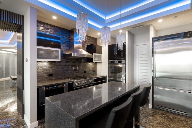 Building Photo - 3750 S Las Vegas Blvd