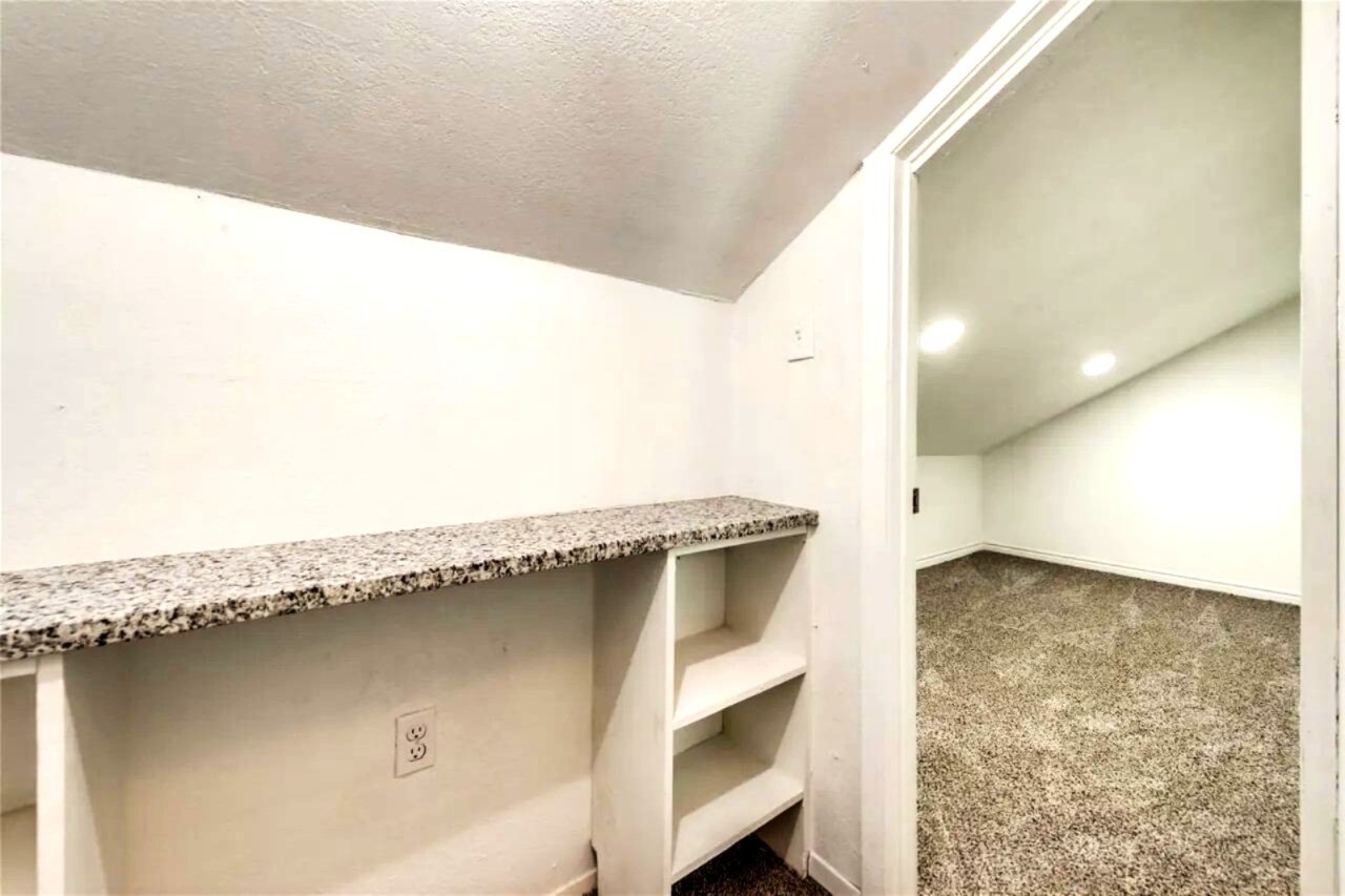 Closet build-ins - 4629 Country Creek Dr