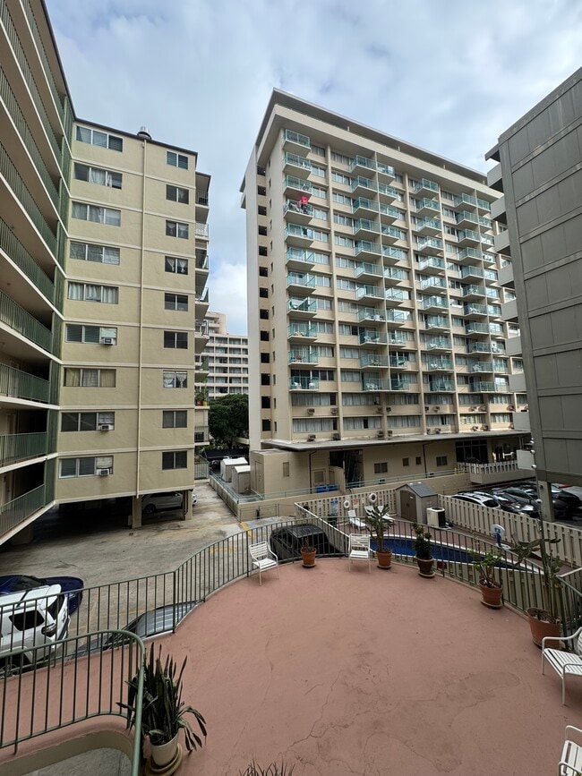 Building Photo - 2355 Ala Wai Blvd