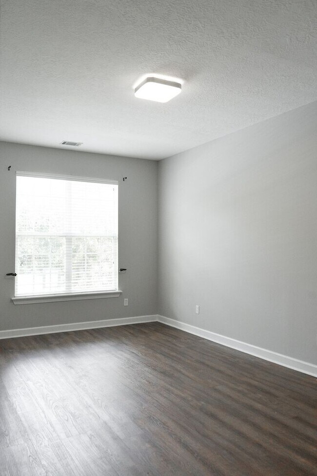 Building Photo - 724 Avrett Cir