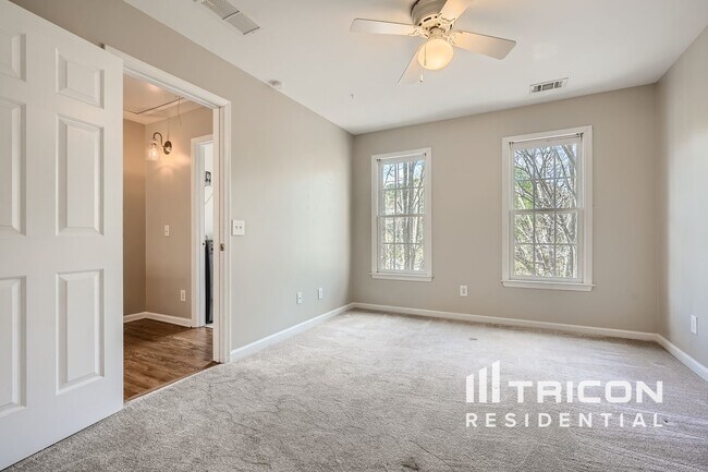 Building Photo - 712 Gardenside Cir SE