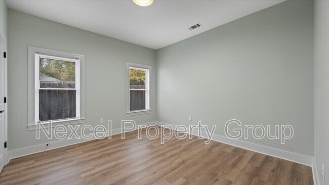 Building Photo - 1068 Bruce St