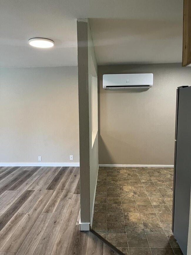 Building Photo - 570 N 300 E