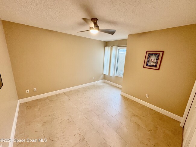 Building Photo - 349 Country Walk St