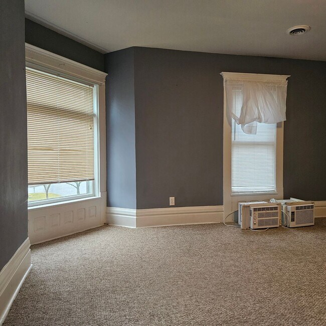 Building Photo - 118.5 W Walnut St