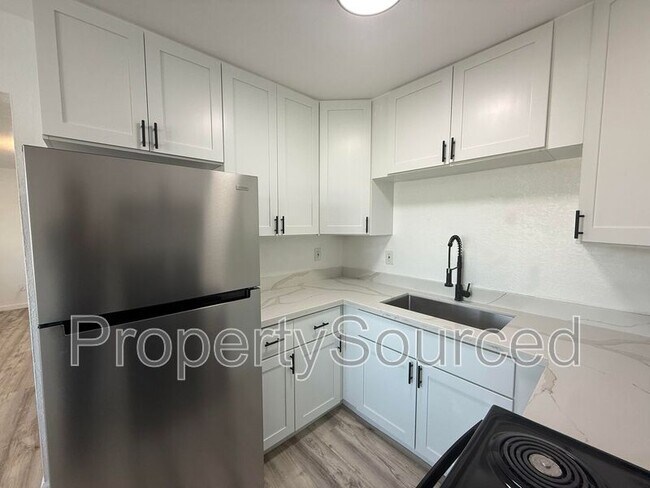 Building Photo - 911 E H St