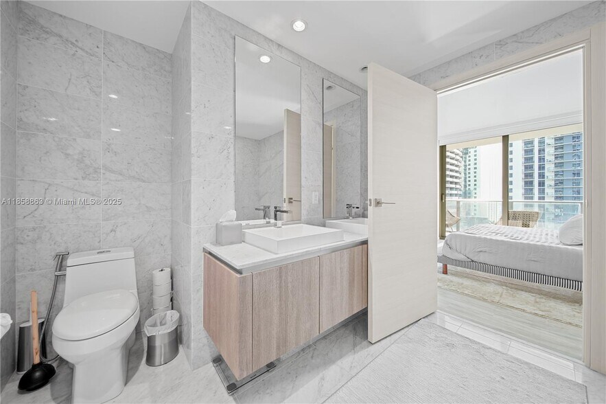 Building Photo - 801 S Miami Ave