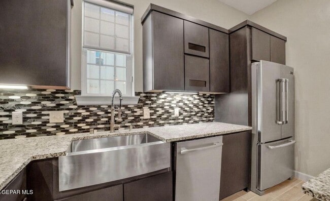 Building Photo - 313 Vin Raliuga Ct