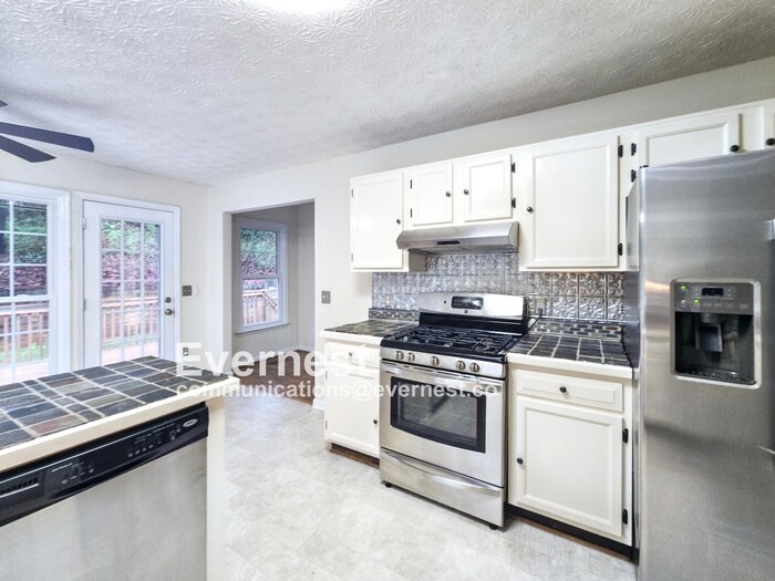 Building Photo - 2047 Arbor Forest Dr SW