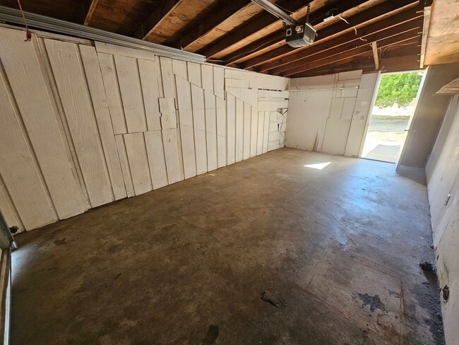 Building Photo - 2 Bedroom 1 Bathroom Home for Rent in Corning!