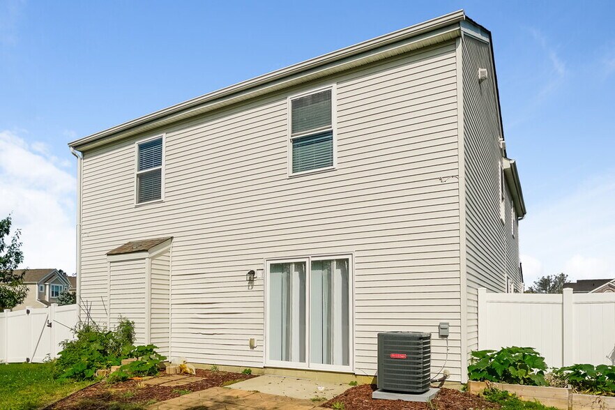 Building Photo - 6807 Willow Bloom Dr