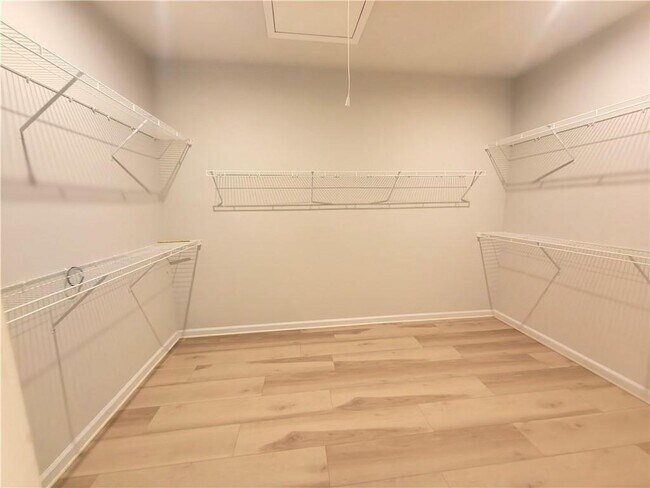 Building Photo - 3328 Hidden Valley Cir
