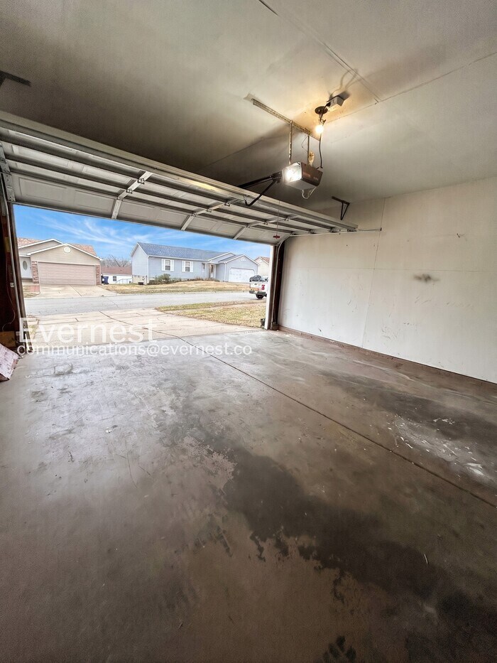 Building Photo - 11635 Hazeloak Dr