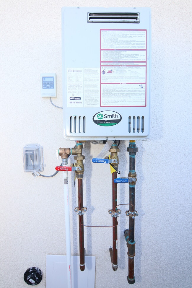 Building Photo - 1231 E 53rd St