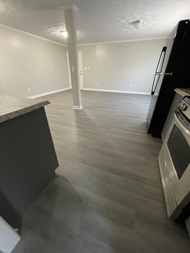 Building Photo - Oversized Newly Renovated One Bedroom Available