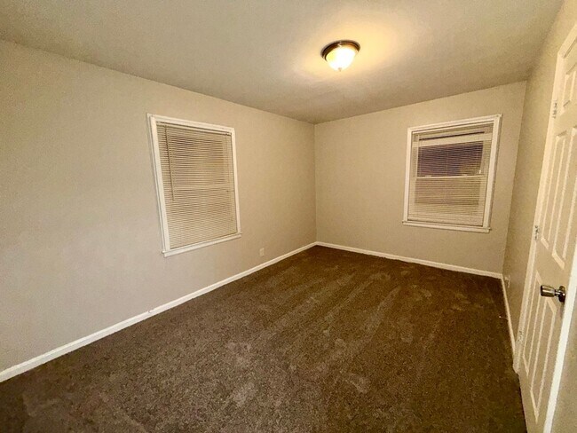 Building Photo - 1320 S Crane St