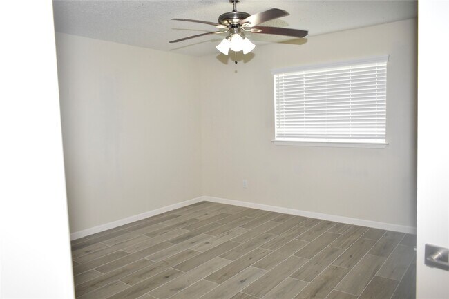Building Photo - 2511 Maple Tree Ct